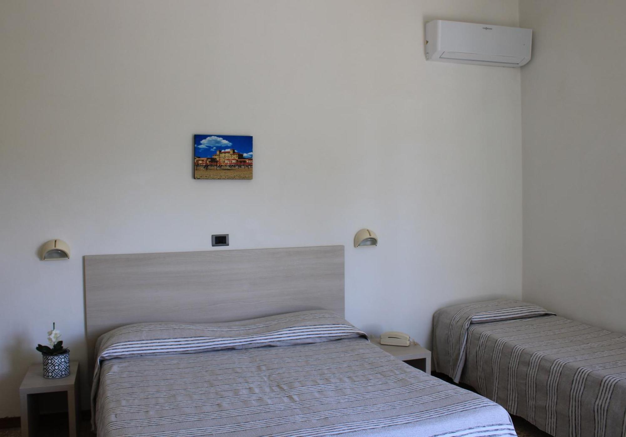 Hotel Puccinelli Lido di Camaiore Rum bild